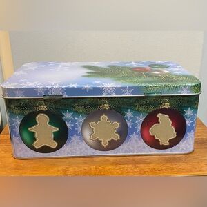 NEW 10 Christmas cookie cutters in a tin
